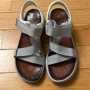 Bzees gray sandals size 8